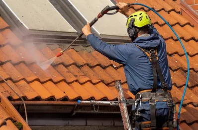 Démoussage et hydrofuge de toiture à Lhuître